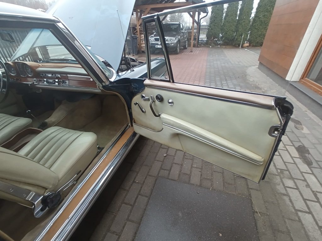 Mercedes W111 Coupe 220 | Czesci do zabytkowych mercedesów | www.legendcars.eu