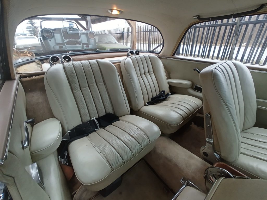 Mercedes W111 Coupe 220 | Czesci do zabytkowych mercedesów | www.legendcars.eu